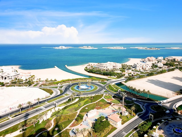 pearl Qatar roundabout near the beach