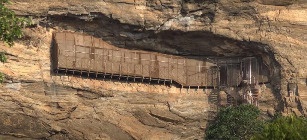 sigiriya frescoes covered to protect it from nature