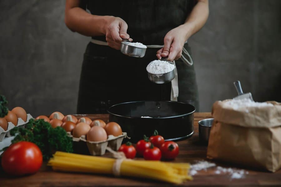 A chef scaling the flour for cook