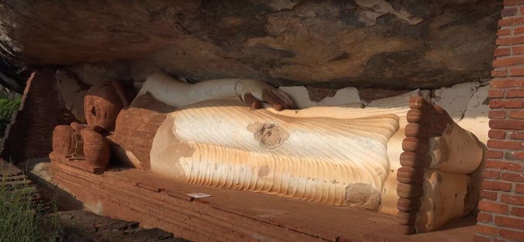 Reclining buddha statue on Pidurungala Rock