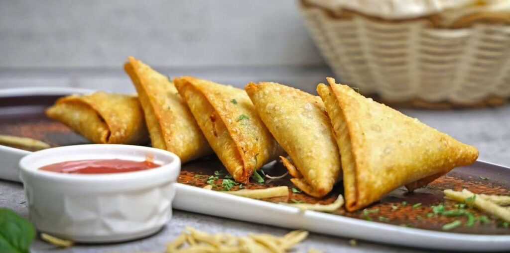 tasty fried samosas