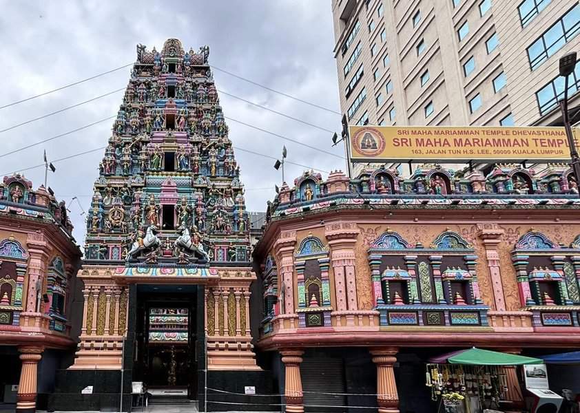 Front view of sri maha mariamman temple kuala lumpur mlaaysia